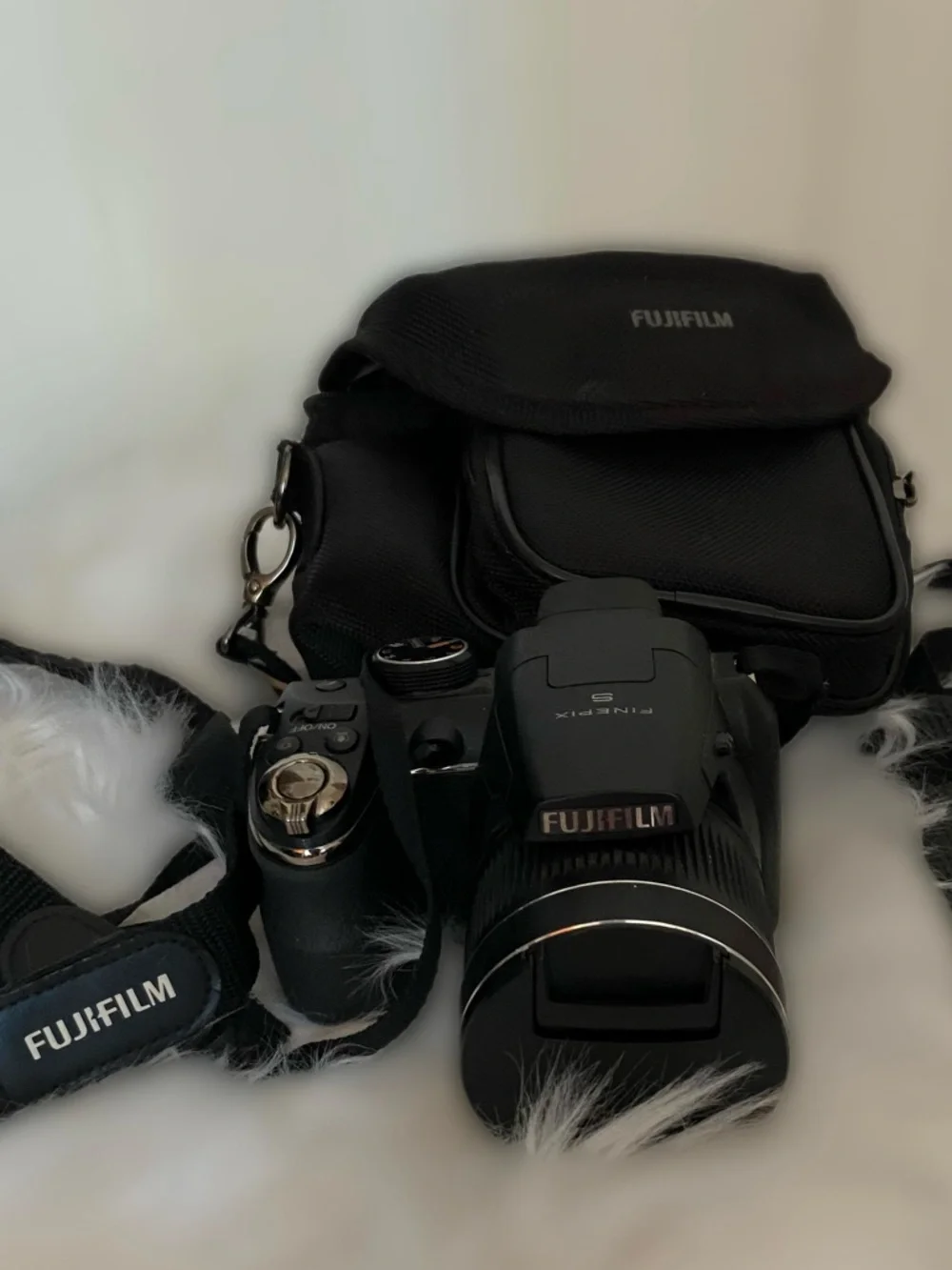 Fujifilm Black Compact Digital Camera with Super EBC Lens
